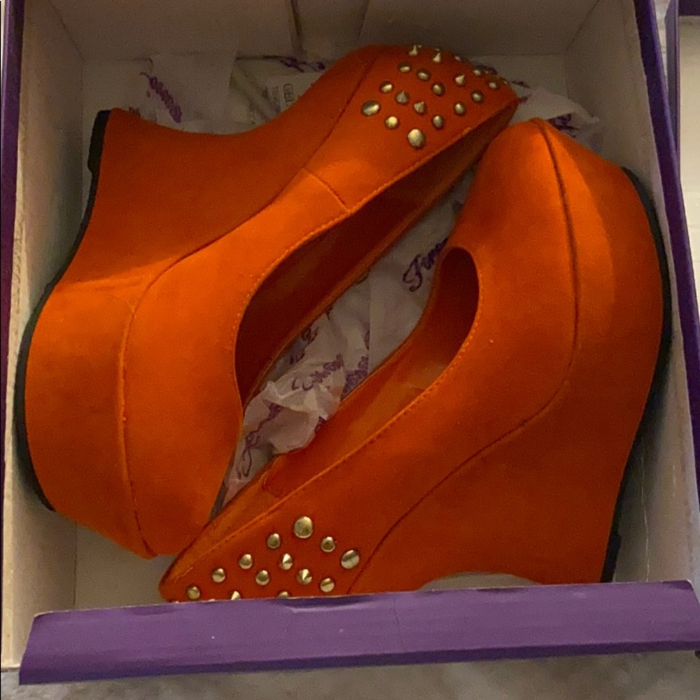Shoes - Picture 4 of 4
